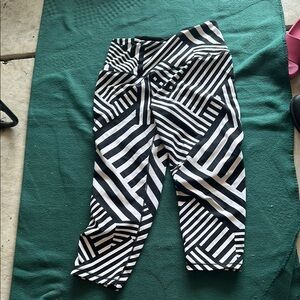 Victoria's Secret Geometric Black and White Leggings